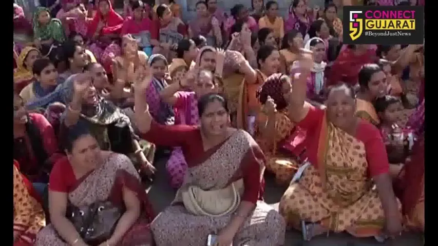 રાજકોટમાં વેતન વધારા મુદ્દે આંગણવાડી મહિલાઓની લડત હજી પણ ચાલુ
