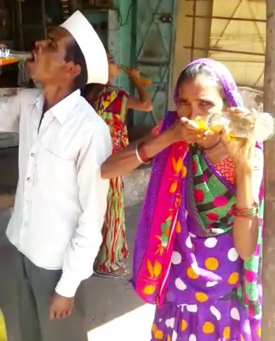 મનમુકીને વરસે, હુલામણ અને હુન્નર થકી, ડોલાવે જગતને એ નગરનું નામ:બારીયા