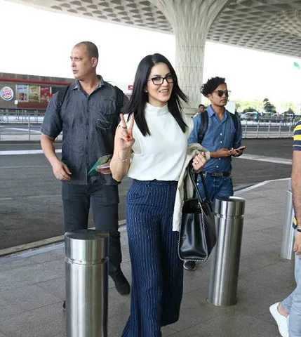 અભિનેત્રી કીર્તિ સેનન અને હોટ સ્ટાર્સ સની લિયોન બનશે ગુજરાતના મહેમાન