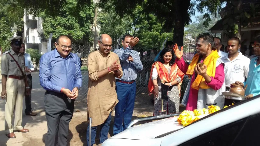 વડોદરા પોલીસે વિજ્યાદશમીનાં પવન પ્રસંગે શસ્ત્ર પૂજન કર્યું