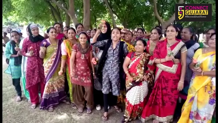 ભરૂચમાં આશાવર્કરની બહેનોએ કલેકટર કચેરી ખાતે કર્યા સુત્રોચ્ચાર