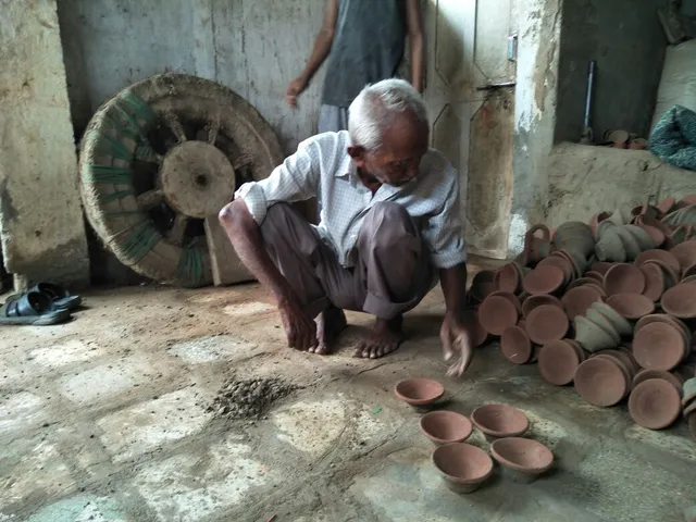 ચાઈનીસ ઉજાશમાં ઓલવાઈ ગઈ પરંપરાગત દેશી દિવાની ઉજાશ