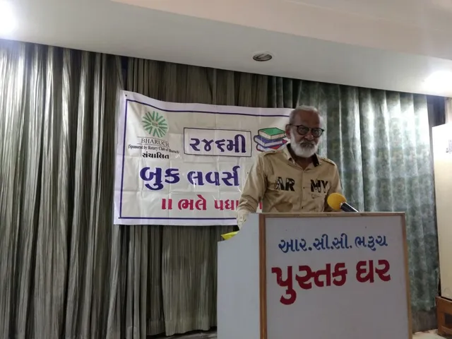 કનેક્ટ ગુજરાતમાં પ્રસિદ્ધ થતા ઋષિ દવેનાં બ્લોગનું બુક લવર્સ મીટમાં પ્રેઝન્ટેશન યોજાયુ