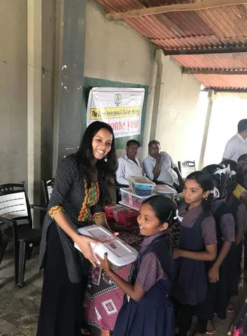 અંકલેશ્વરના નવા બોરભાઠા સ્કૂલમાં વિદ્યાર્થીઓને ગીફ્ટનું વિતરણ કરાયું