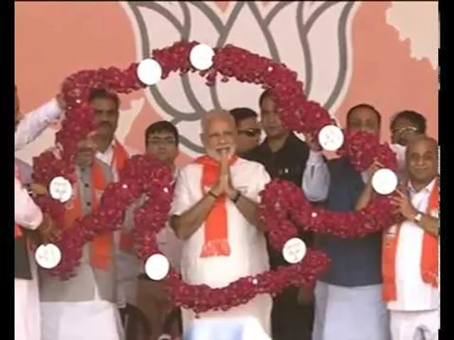 ગુજરાતમાં જયારે ચૂંટણી આવે છે ત્યારે કોંગ્રેસને તાવ આવે છે: પીએમ મોદી