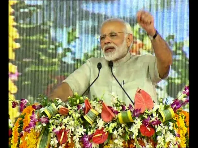 જાણો વડાપ્રધાને ગાંડા વિકાસ પર વળતો પ્રહાર કઈ રીતે કર્યો