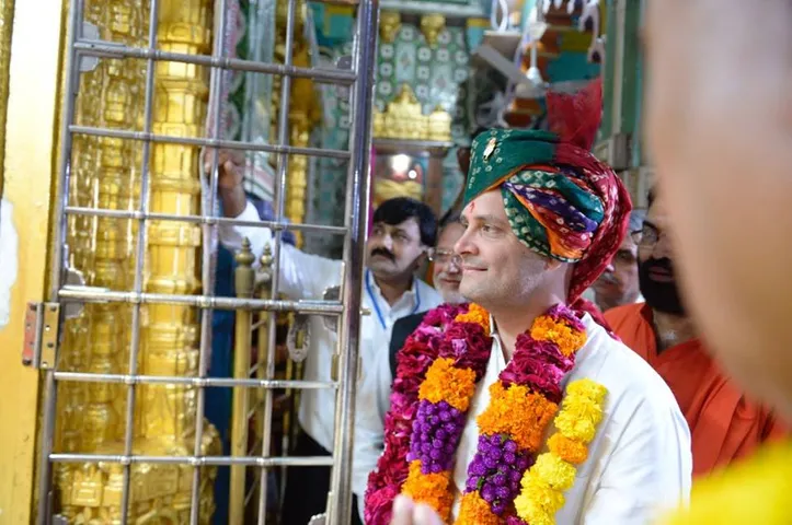 રાહુલ ગાંધીએ ગઢડા સ્વામિનારાયણ મંદિરમાં કર્યા દર્શન