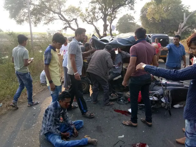 શુકલતિથઁ રોડ પર રીક્ષા અને બાઈક વચ્ચે અકસ્માત, 6 થી વધુ ને ગંભીર ઇજા