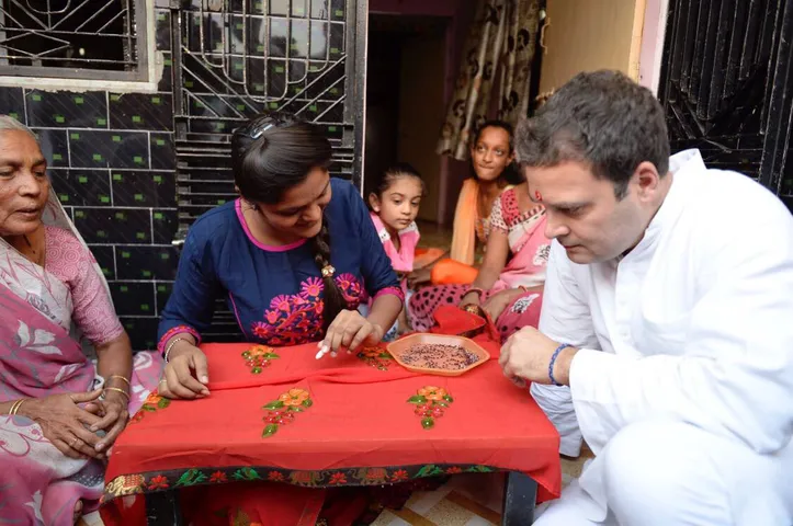 સુરતમાં રાહુલ ગાંધીએ નોટબંધી અને GSTને લઇને ભાજપ પર કર્યા પ્રહાર