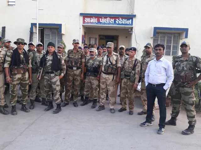 આમોદમાં પેરા મિલિટરી ફોર્સની ફલેગ માર્ચ યોજાઈ