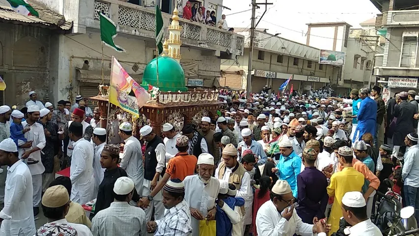 અંકલેશ્વર શહેરમાં ઇદે મિલાદ પ્રસંગે મુસ્લિમ બિરાદરો દ્વારા જુલુસ યોજાયુ