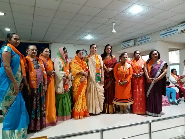 ગોંડલમાં કોંગ્રેસનાં  મહિલા મોરચાનું ભાજપમાં વિલીનીકરણ