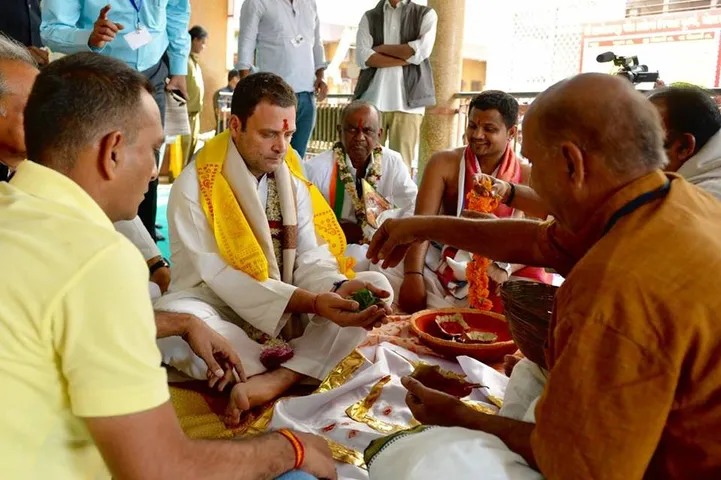 કોંગ્રેસ ઉપાધ્યક્ષ રાહુલ ગાંધીએ ડાકોરમાં કર્યા રણછોડરાયજીનાં દર્શન