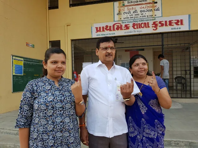 અંકલેશ્વરનાં ભાજપ ઉમેદવાર ઈશ્વરસિંહ પટેલે પત્ની અને દીકરી સાથે કર્યુ મતદાન