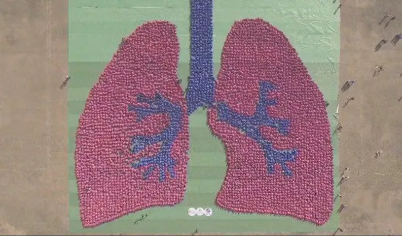 દિલ્હીમાં 5300 બાળકોએ ફેફસાની 'માનવાકૃતિ' બનાવી ગીનીઝ  રેકોર્ડ સ્થાપ્યો