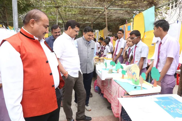 ભરૂચની નારાયણ વિદ્યાલય ખાતે વિવિધ વિષયો પર પ્રોજેક્ટોનું પ્રદર્શન યોજાયુ