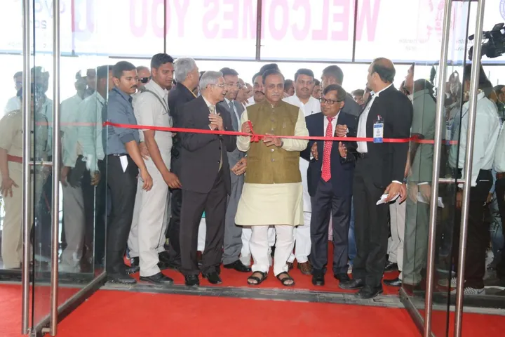 સુરતમાં વિવિધ પ્રકલ્પોનું સીએમ વિજય રૂપાણીનાં હસ્તે કરાયુ ઉદ્દઘાટન