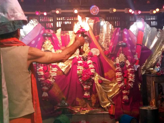 અંકલેશ્વરનાં મંદિરોમાં મંગલા દર્શનનો લ્હાવો લેતા શ્રધ્ધાળુઓ