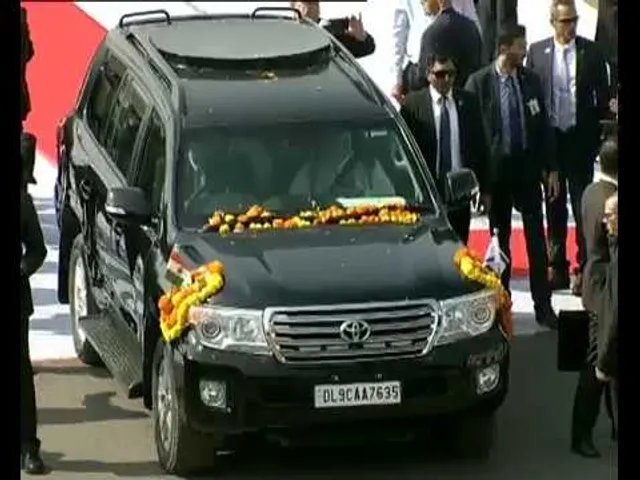 અમદાવાદમાં પીએમ મોદી અને નેતન્યાહુએ રોડ શોમાં લોકોનું અભિવાદન ઝીલ્યુ