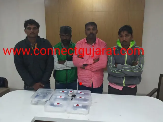 છોટાઉદેપુર માંથી પિસ્તોલ  અને કારતુસ સાથે ચાર શખ્સો ઝડપાયા