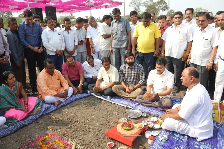 અંકલેશ્વરનાં ગડખોલ પાસે સામુહિક આરોગ્ય કેન્દ્રનું ખાતમુહૂર્ત કરતા મંત્રી ઈશ્વરસિંહ પટેલ