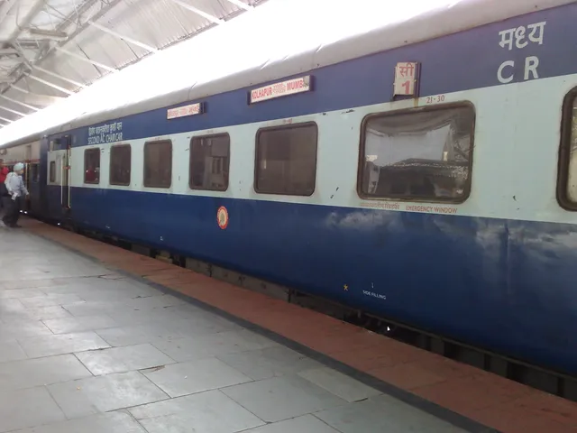 ટ્રેનોનાં કોચમાં તા.1 માર્ચથી રિઝર્વેશન ચાર્ટ નહિં લગાડાય