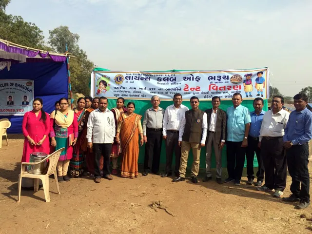 ભરૂચ લાયન્સ ક્લબ દ્વારા સર્વ શિક્ષા અભિયાન અંતર્ગત ટેન્ટ અર્પણ કરાયા