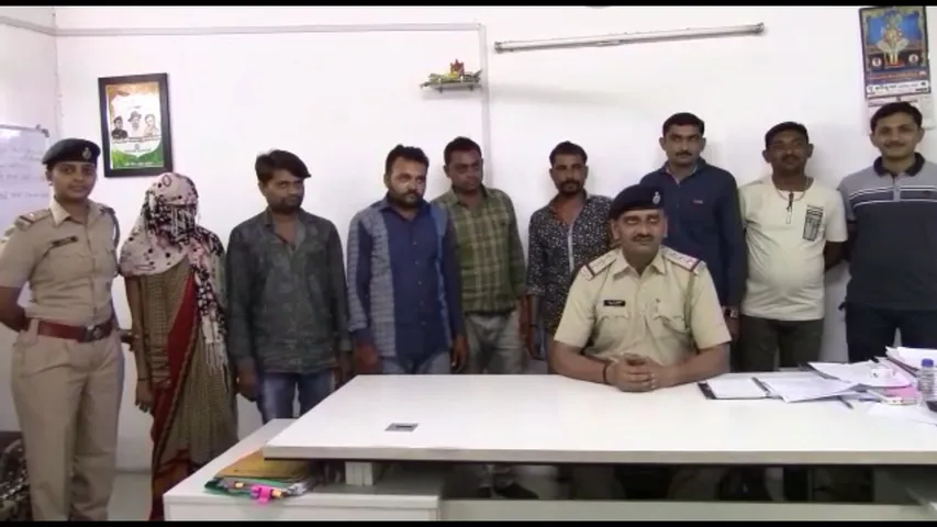 સાર્થાનામાં બ્લેકમેલિંગ ગેંગનો પર્દાફાશ, 1 મહિલા સહિત 5 ધરપકડ