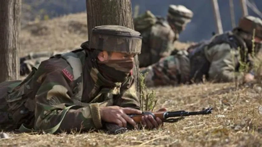 જમ્મુ કાશ્મીરના કુલગામમાં આતંકીઓ વચ્ચે અથડામણમાં એક જવાન શહીદ ,બે ઘાયલ 