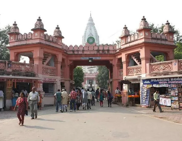 પત્નીના ખોળામાં પતિએ લીધા અંતિમશ્વાસ, કાશી વિશ્વનાથ મંદિર પરિસરમાં બની ઘટના