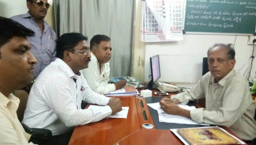 રાજપીપળાના સફાઈ કામદારોની વ્હારો પહોંચ્યો ભરૂચ વાલ્મિકી સમાજ, ચીફ ઓફિસરને કરી રજૂઆત