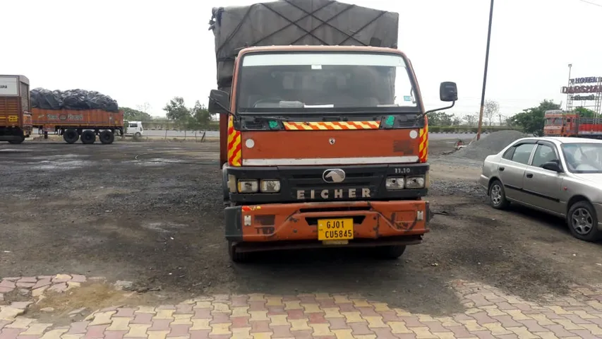 અંકલેશ્વરઃ મુસાફરનાં સ્વાંગમાં બેઠેલા શખ્સે તેમના સાગરિતો સાથે મળીને ટેમ્પો ચાલકને લૂંટી લીધો