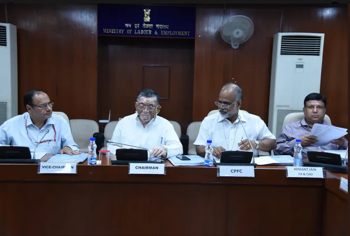 કર્મચારીઓ નોકરી છોડ્યાના 30 દિવસમાં ઉપાડી શકાશે EPF ફંડ, થઈ જાહેરાત