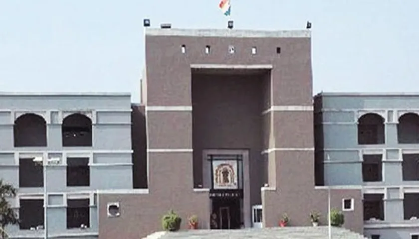 ભ્રષ્ટ અધિકારીઓ અને મંત્રીઓને સમાજ માટે ભાડાના હત્યારોઓથી પણ વધારે ખતરનાક : હાઇ કોર્ટ