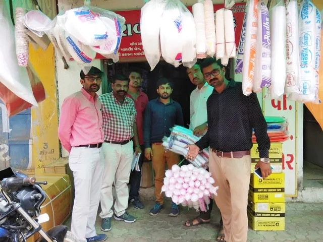રાજકોટઃ ટી સ્ટોલમાં મનપાના દરોડા, 7000 પ્લાસ્ટીક કપ કબ્જે કરાયા