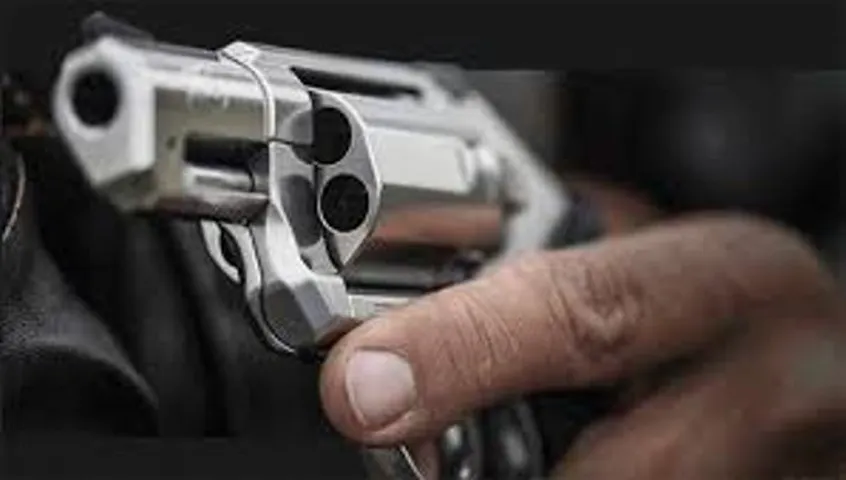 રાજકોટમાં કોંગ્રેસી નેતા અર્જુન મોઢવાડીયાનાં તબીબ ભાઈને રિવોલ્વર બતાવી ધમકી