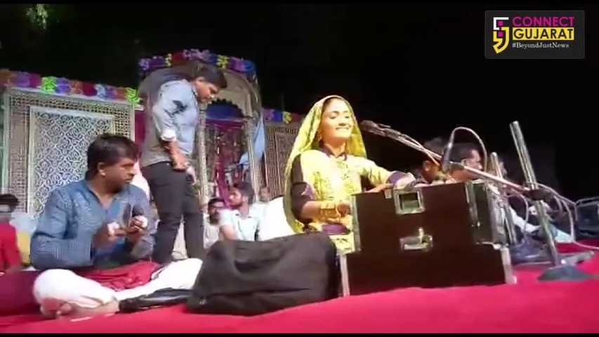 વડોદરામાં યોજાયો લોકડાયપરો, BJP પ્રદેશ પ્રમુખની હાજરીમાં થયો ચલણી નોટોનો વરસાદ