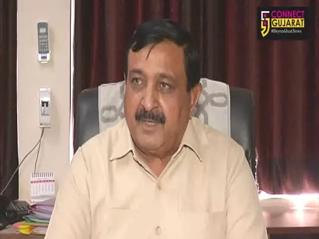 રાજકોટ માર્કેટિંગ યાર્ડમાં ખુલ્લામાં પડ્યો છે અનાજનો જથ્થો, જો વરસાદ આવે તો?