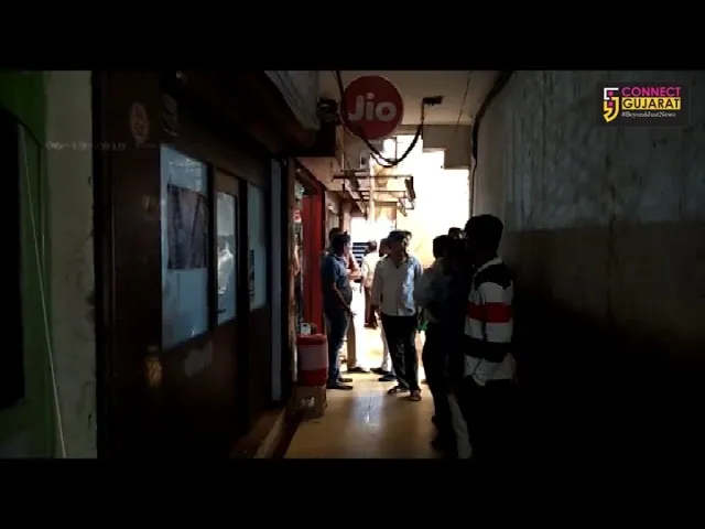 સુરતઃ લૂંટના ઈરાદે બે શખ્સોનું દુકાનદાર ઉપર ફાયરિંગ, પોલીસ ઘટના સ્થળે