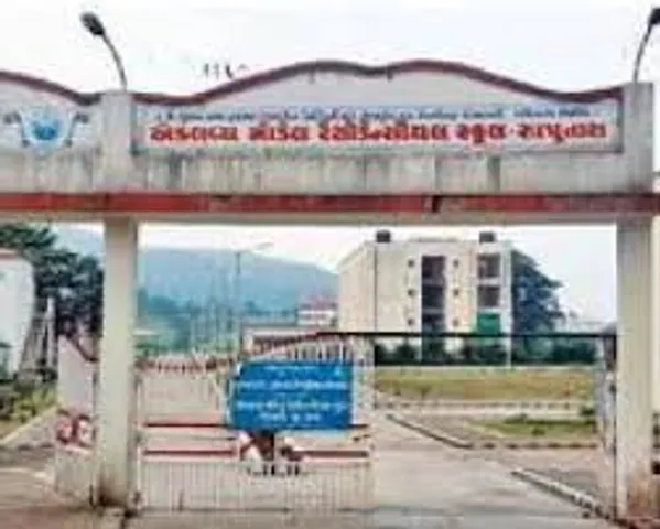 ડાંગ જિ.પં.પ્રમુખનો ભલામણ પત્ર એકલવ્ય સ્કૂલના કર્મચારીએ ફાડી નાંખતા વિવાદ