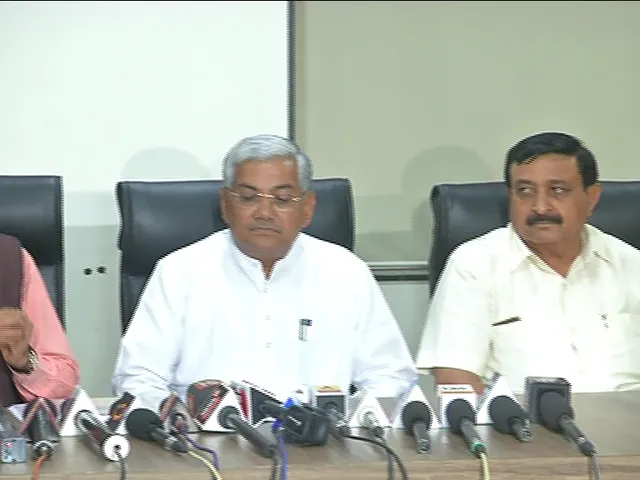 મગફળીકાંડ મામલે કૃષિમંત્રી બોલ્યા' અમારા ઘરમાં લાગેલી આગ બૂઝાઇ ગઇ છે'