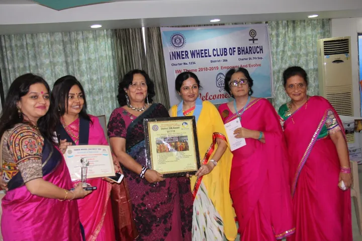 ભરૂચ ઇનર વ્હીલ ક્લબના પ્રમુખ ફિરોઝાબેન લાકડાવાલા ૧૪ એવોર્ડથી નવાજીત