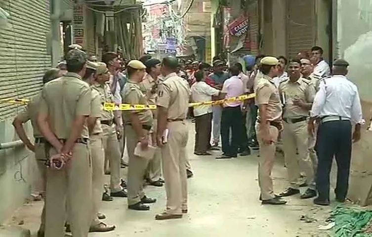 દિલ્હીના સંત નગરમાં ભાટિયા પરિવારની ૧૧ લાશો લટકતી મળતા ચકચાર