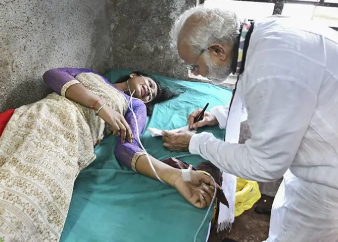PM મોદીની સભામાં પંડાલ પડતાં 25 ઘાયલ, હોસ્પિટલમાં જઈને પૂછ્યા ખબર અંતર