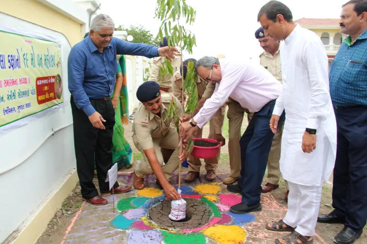 જામનગરઃ  લાલપુર તાલુકા ખાતે જિલ્લા કક્ષાનો ૬૯ મો વન મહોત્સવ યોજાયો