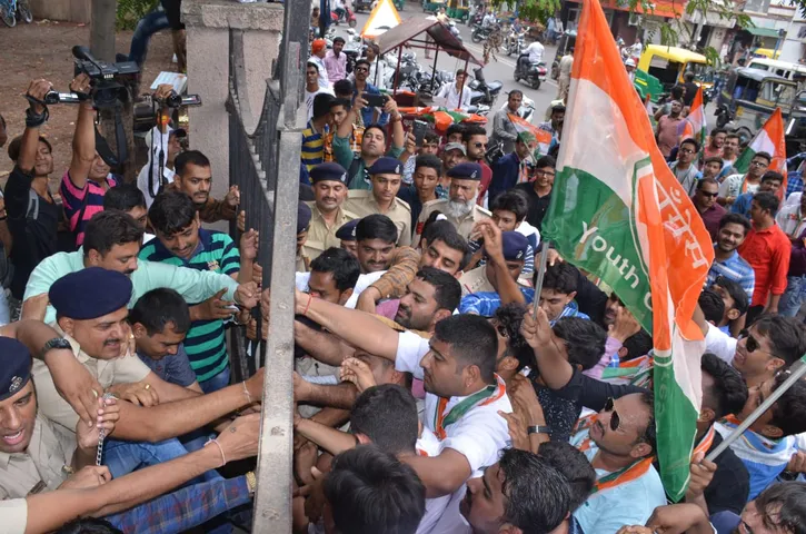 જામનગરઃ FRC મુદ્દે યુથ કોંગ્રેસ અને NSUI દ્વારા વિરોધ, પોલીસ સાથે થયું ઘર્ષણ