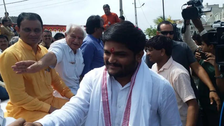 રાજકોટઃ જળસમાધી પહેલાં MLA લલિત વસોયા અને હાર્દિકની અટકાયત 