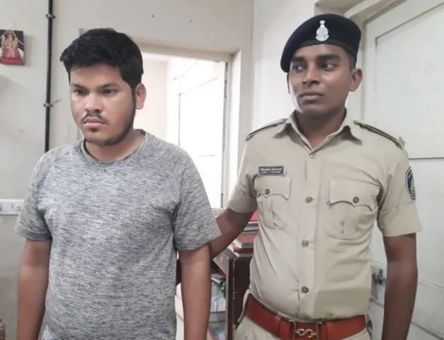 ફેક એફ.બી. એકાઉન્ટ બનાવી મહિલાને બદનામ કરનાર યુવક ઝડપાયો
