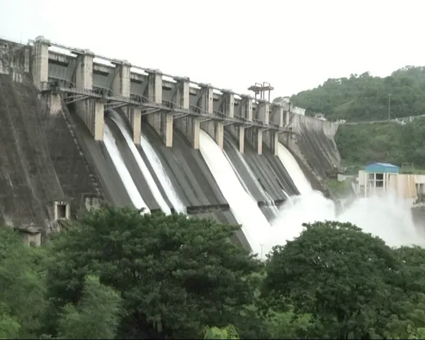 નર્મદાઃ કરજણ ડેમની જળસપાટી રૂલ લેવલ 112 ને પાર, બે ગેટ ખોલી નદીમાં પાણી છોડાયું