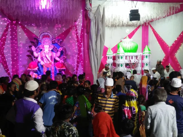 એકજ પંડાલમાં સ્થાપિત થયા છે ગણેશજી અને તાજીયા, જાણો કેમ આવું કર્યું